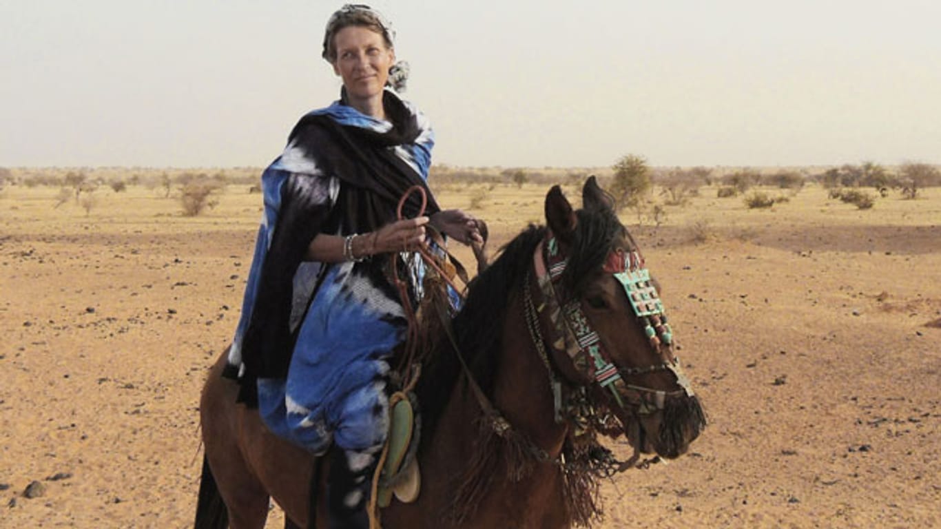 Désirée von Trotha in der Sahara.