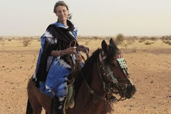 Désirée von Trotha in der Sahara.