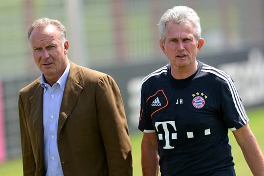 Jupp Heynckes (re.) ist anderer Meinung als Karl-Heinz Rummenigge.