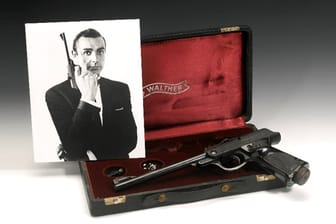 James Bond mit Luftpistole: Sean Connerys Walther PPK war nicht echt.
