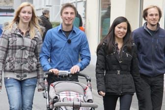 Die "stolzen Eltern" des Kinderwagen-Bremsassistenten: Simone Rudolph, Tobias Fritzsche, Ye Ji Park, Johannes Bilz (v.l.n.r.) Innovative Studenten der TU-Darmstadt.