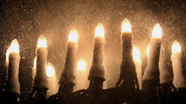 Beim Kauf von Lichterketten sollte immer auf das Gütesiegel geachtet werden. Beim Kauf von Lichterketten sollte immer auf das Gütesiegel geachtet werden.