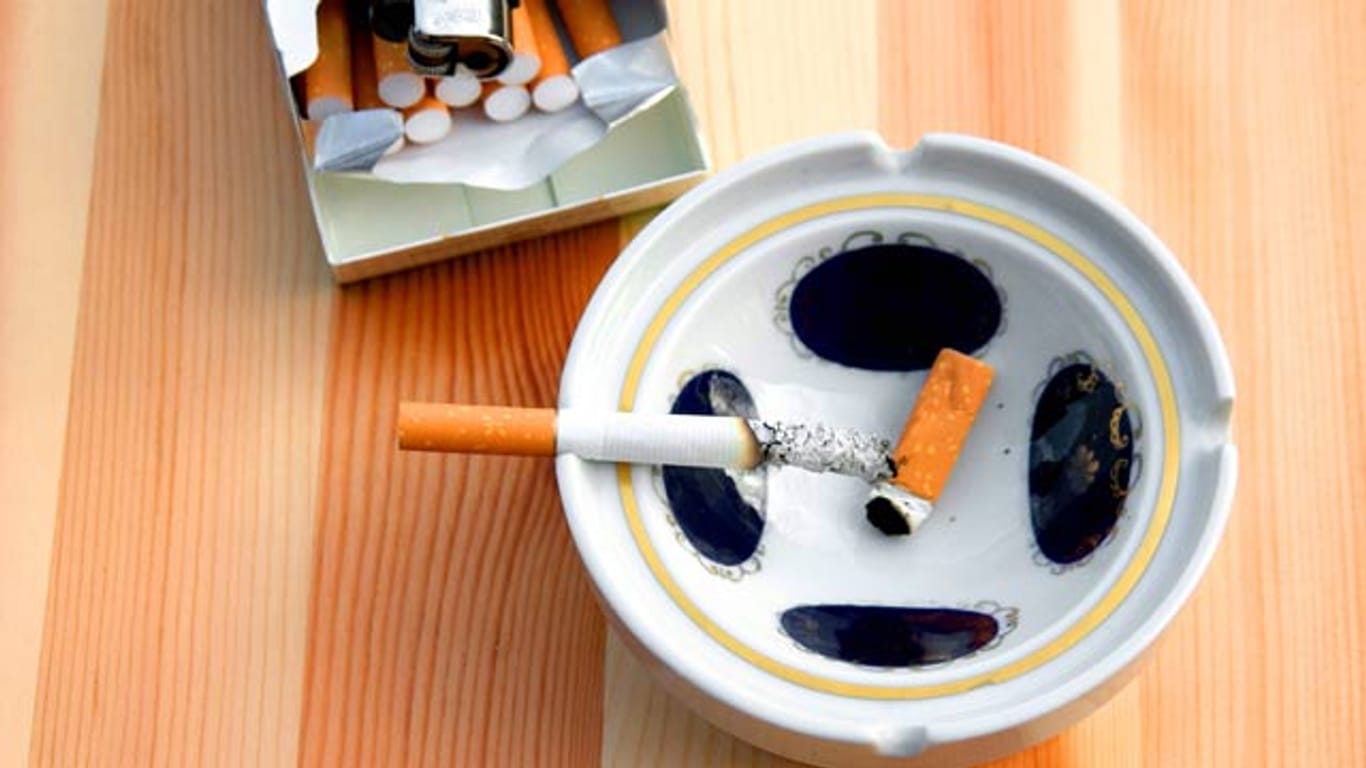 Nikotin setzt sich tief in Möbeln, Wänden und Fußböden fest.