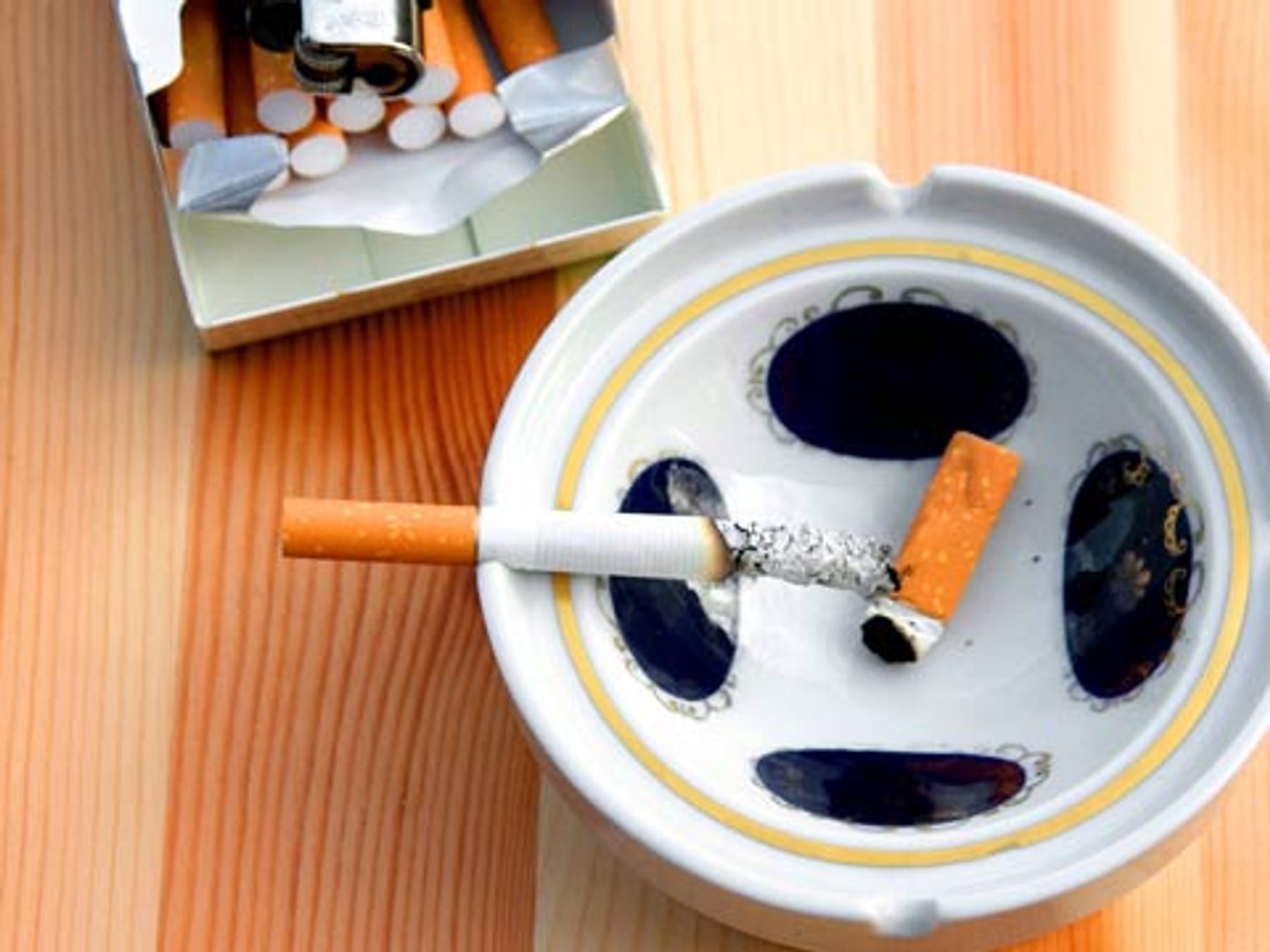 Nikotin entfernen: So putzen Sie Raucherspuren weg