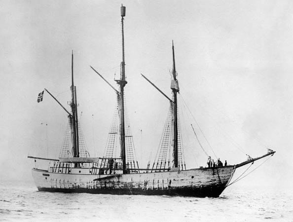1925 verkaufte Amundsen die "Maud" an ein kanadisches Unternehmen. 1930 sank das Schiff an der kanadischen Küste vor der Siedlung Cambridge Bay. 1925 verkaufte Amundsen die "Maud" an ein kanadisches Unternehmen. 1930 sank das Schiff an der kanadischen Küste vor der Siedlung Cambridge Bay.