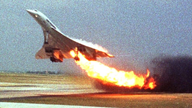 Beim Absturz des Überschalljets starben am 25. Juli 2000 insgesamt 113 Menschen, darunter 97 Deutsche. Beim Absturz des Überschalljets starben am 25. Juli 2000 insgesamt 113 Menschen, darunter 97 Deutsche.