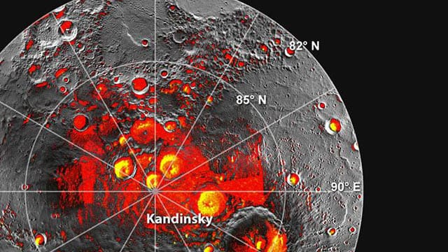 Astronomie: Der Nordpol des Merkur - die rotmarkierten Regionen liegen permanent im Schatten Astronomie: Der Nordpol des Merkur - die rotmarkierten Regionen liegen permanent im Schatten