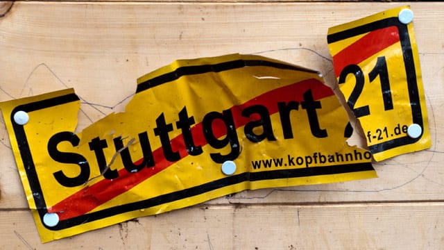 Beim umstrittenen Bahn-Projekt "Stuttgart 21" steigen die zusätzlichen Kosten ständig weiter Beim umstrittenen Bahn-Projekt "Stuttgart 21" steigen die zusätzlichen Kosten ständig weiter