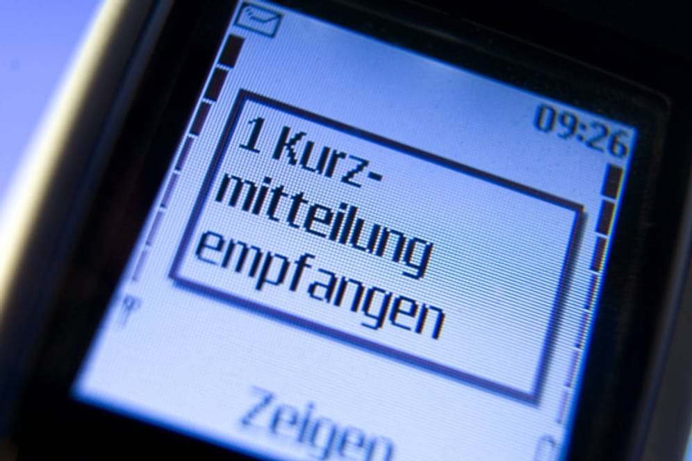 Handy zeigt empfangene SMS.