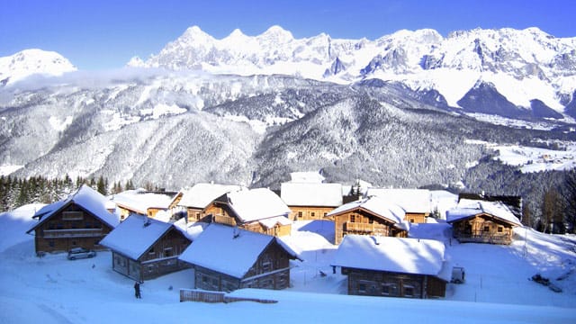 Hütten der "Almwelt Austria": Außen urig, innen luxuriös.