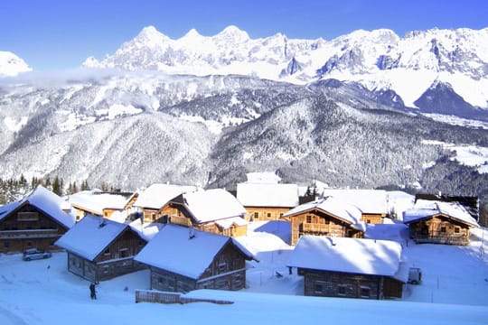 Hütten der "Almwelt Austria": Außen urig, innen luxuriös.