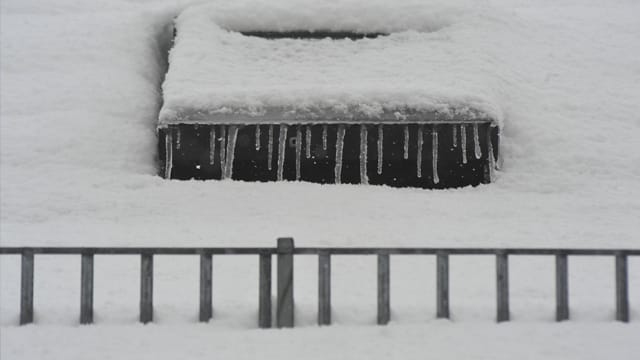 Schneefanggitter zum Schutz vor Dachlawinen.