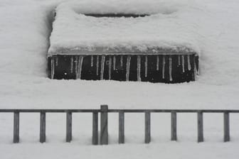Schneefanggitter zum Schutz vor Dachlawinen.