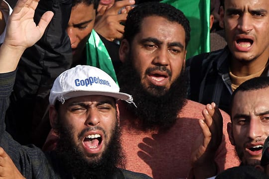 Unterstützer von Präsident Mursi demonstrieren in Kairo: Die Sorge vor massiver Gewalt zwischen Muslimen und Christen in Ägypten wächst.