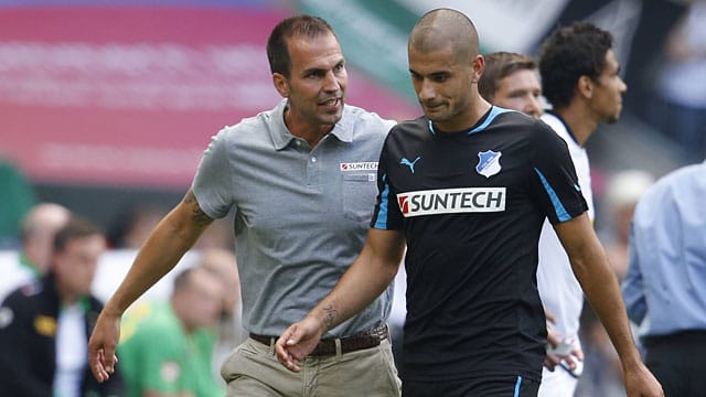 Zwiegespräch: Markus Babbel (rechts) sagte unschöne Dinge über Eren Derdiyok, nun konterte der Hoffenheimer Spieler. Zwiegespräch: Markus Babbel (rechts) sagte unschöne Dinge über Eren Derdiyok, nun konterte der Hoffenheimer Spieler.