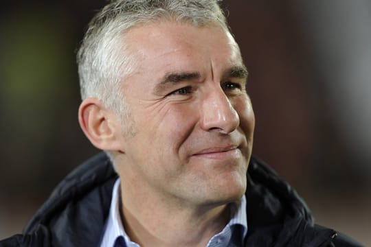 Mirko Slomka kann sich über einen ordentlichen Gehaltssprung freuen.