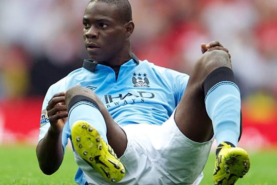 Skandalprofi Mario Balotelli sogt wieder einmal abseits des Rasens für Schlagzeilen.