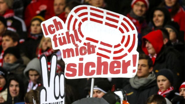 Fans und Experten sehen das DFL-Sicherheitspapier kritisch. Fans und Experten sehen das DFL-Sicherheitspapier kritisch.