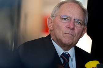 Lebensversicherungen: Finanzminister Wolfgang Schäuble will Kürzungen abfedern