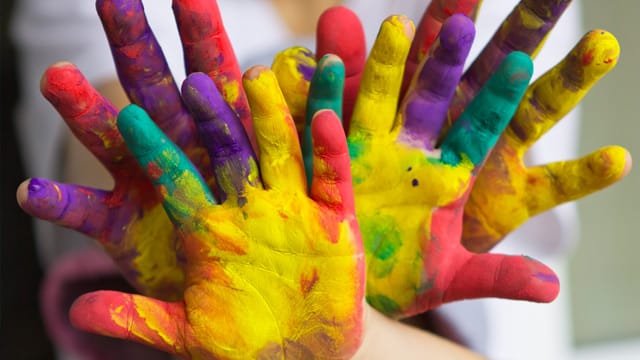 Synästhesie: Kinder mit Synästhesie nehmen zum Beispiel Musik vor ihrem inneren Auge in bestimmten Farben wahr.