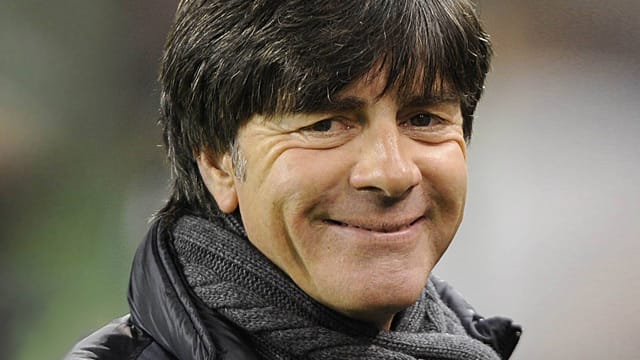 Bundestrainer Joachim Löw hebt gerne ab.
