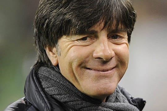 Bundestrainer Joachim Löw hebt gerne ab.