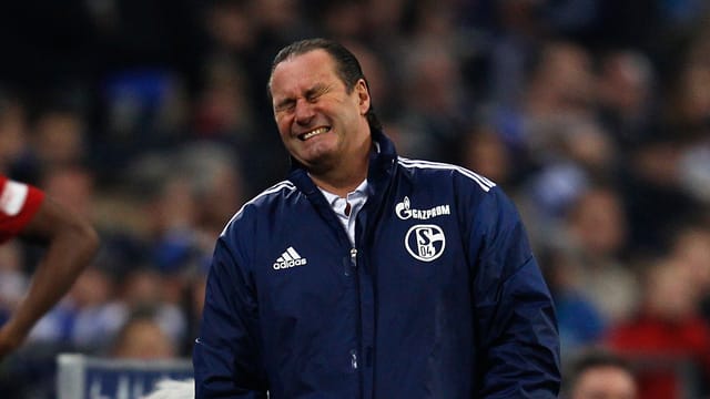 Huub Stevens befindet sich mit seinem Team in der Krise.