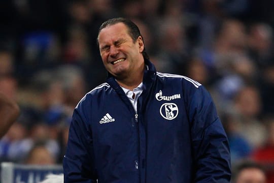 Huub Stevens befindet sich mit seinem Team in der Krise.