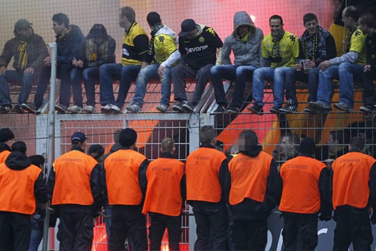 Rechte Tendenzen beim Ordnungsdienst? Der BVB setzt sich zur Wehr.
