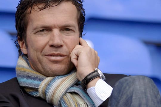 Lothar telefoniert: Matthäus versucht sich als Ski-Kommentator.