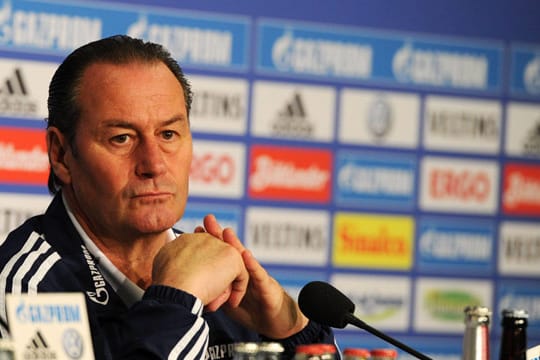 Huub Stevens wird von den Schalke-Fans als Jahrhunderttrainer verehrt.