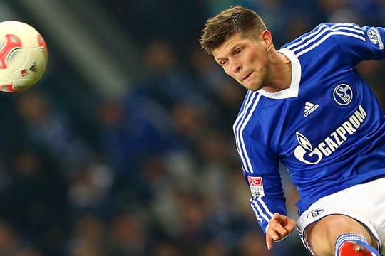 Schalkes Klaas-Jan Huntelaar geht auch weiterhin im königsblauen Trikot auf Torejagd.