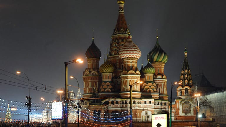 Der Rote Platz in Moskau bietet an Silvester ein wunderschönes Farbenspiel.