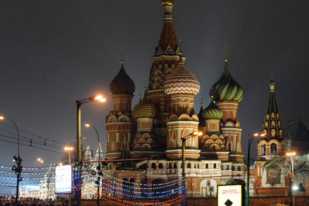 Der Rote Platz in Moskau bietet an Silvester ein wunderschönes Farbenspiel.