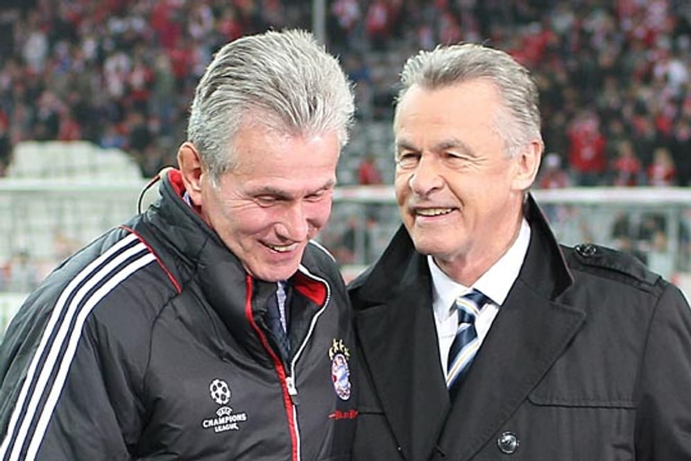 Hitzfeld (re.) rät dem FC Bayern, den Vertrag mit Heynckes schnell zu verlängern.
