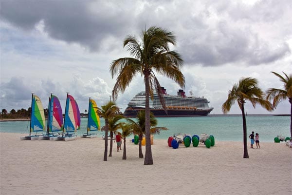 Die perfekte Mischung aus Karibik-Piraten-Romantik und Strandparadies bietet Castaway Cay.