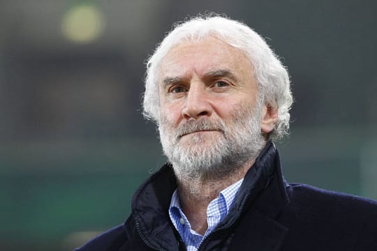 Rudi Völler sieht sein Team benachteiligt.