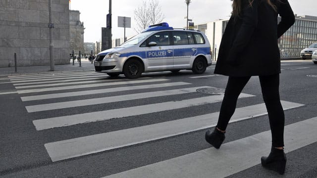 Fußgänger haben an Zebrastreifen Vorfahrt