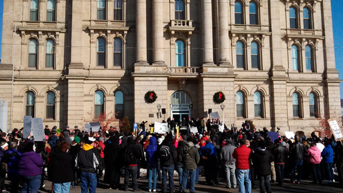 Proteste vor dem Gerichtsgebäude in Steubenville: "Ihr könnt euch nicht verstecken"