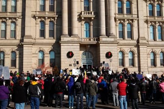 Proteste vor dem Gerichtsgebäude in Steubenville: "Ihr könnt euch nicht verstecken"