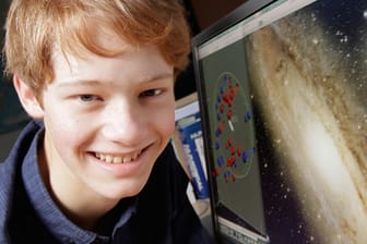 Mit gerade einmal 15 Jahren hat es der französische Gymnasiast Neil Ibata als Mitverfasser einer Astrophysikstudie in das britische Fachmagazin "Nature" geschafft.