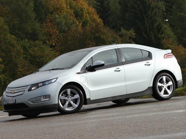 Der Chevrolet Volt wird hierzulande auch angeboten, obwohl es den baugleichen Opel Ampera gibt. 25 Stück rollten vergangenes Jahr zu den Kunden.