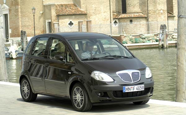 Lancia Musa: Den Mini-Van aus Italien fanden 2012 318 Kunden kaufenswert. Inzwischen ist er eingestellt worden.