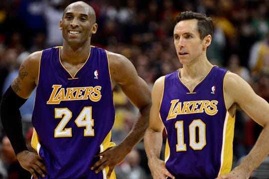 Die Lakers-Stars Kobe Bryant (li.) und Steve Nash unter sich.