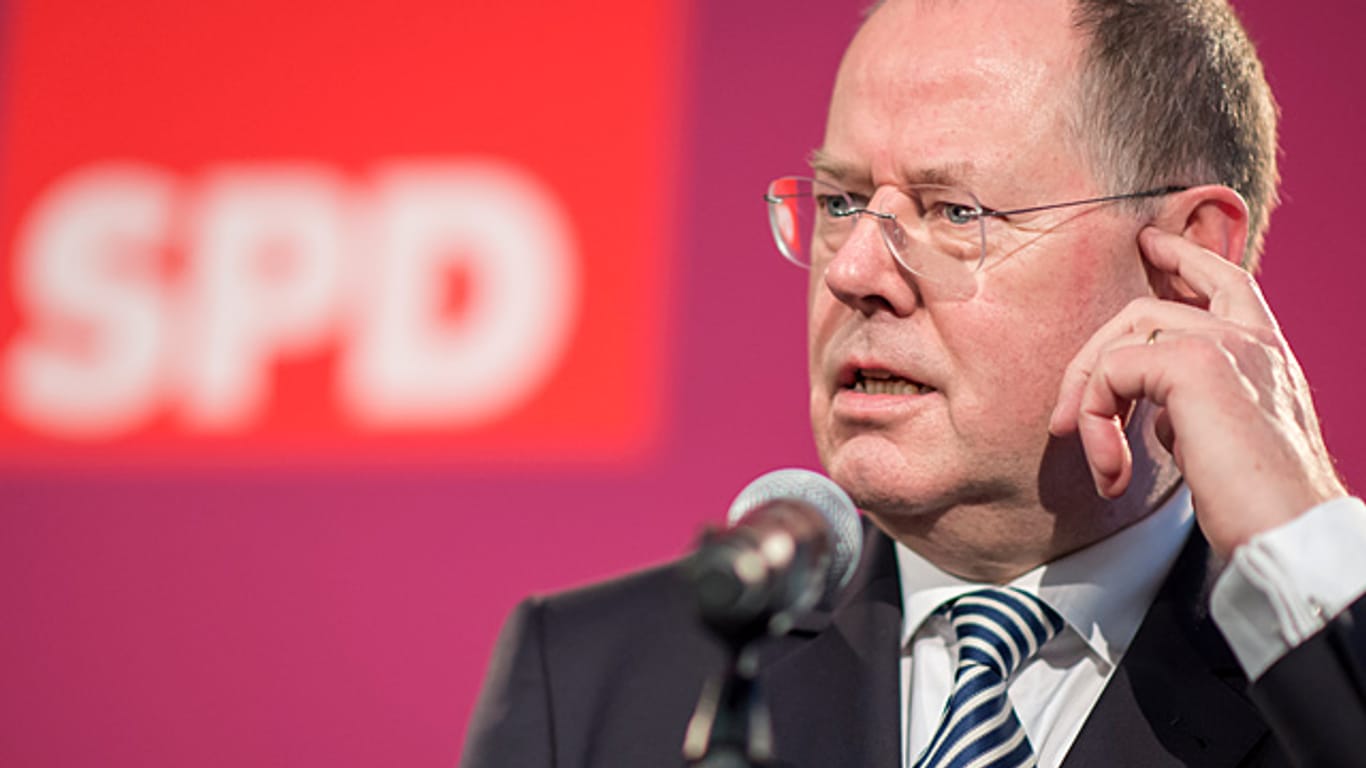 SPD-Kanzlerkandidat Steinbrück befindet sich in Umfragen im Sinkflug