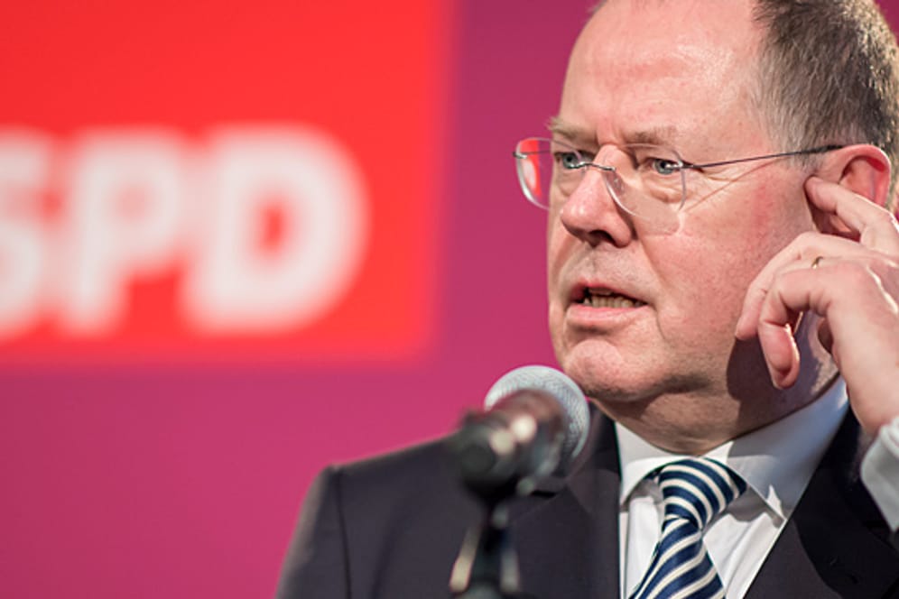SPD-Kanzlerkandidat Steinbrück befindet sich in Umfragen im Sinkflug