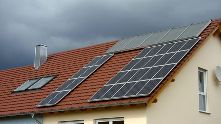 Besitzer von Solaranlagen auf Privathäusern sind Verbraucher - unterliegen somit dem BGB