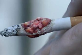Die Nichtraucherkampagne des britischen Gesundheitsministeriums zeigt aus drastische Weise die Folgen des Rauchens auf.