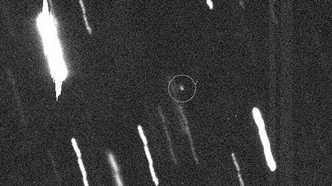 Der Asteroid Apophis ist nach neuesten Erkenntnissen größer, vor allem aber bis zu 75 Prozent schwerer als angenommen.