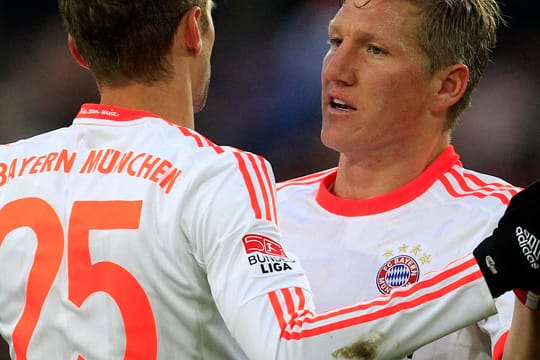 Bastian Schweinsteiger trifft in Basel nach Vorarbeit von Thomas Müller.